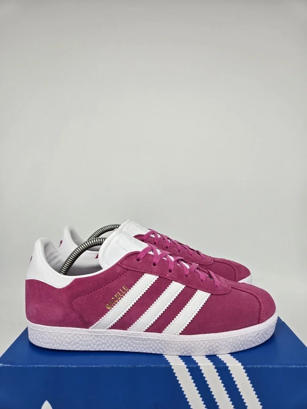 adidas Gazelle IF9801 Semi Lucid Fuchsia Cloud White Shoes Women's Size 7.5 - Picture 3 of 8